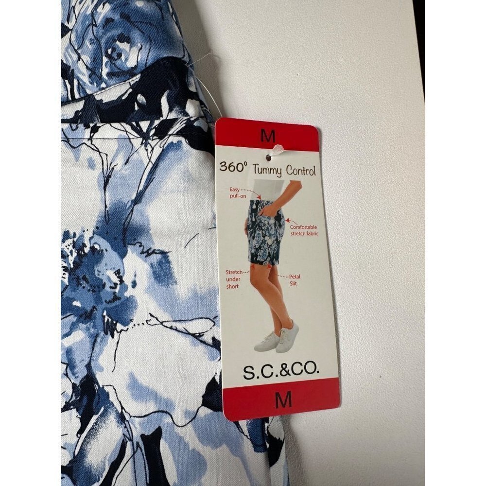 S. C. & Co NWT navy blue and white floral skorts, size medium - Picture 10 of 11